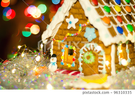 gingerbread house 96310335