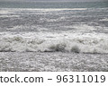 Waves to beat on the coast 96311019