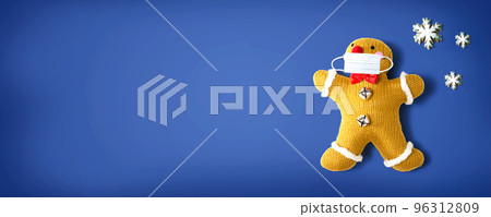 Gingerbread wearing a face mask 96312809