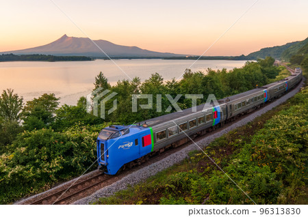 大沼公園（日落時的駒岳和特快北斗）_6069 96313830