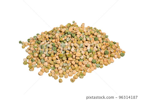 Dry peas in a pile isolated Dry peas in a pile isolated 96314187