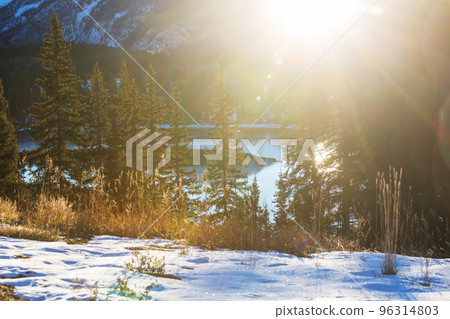 Winter lake 96314803