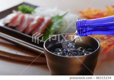 美味的燒酒加水，冰鎮 96315234