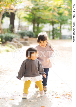 姐妹們一起玩 96315797