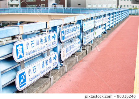 飯田橋步行橋 / 東京都新宿區 96316246