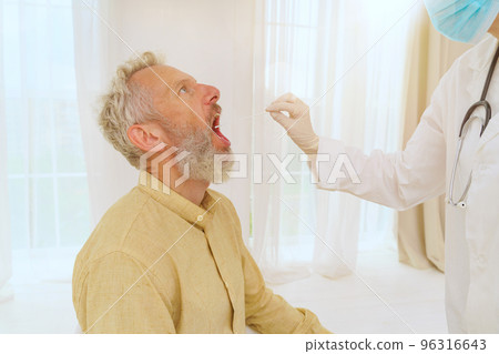 Patient is ready to do a covid-19 test with the doctor 96316643