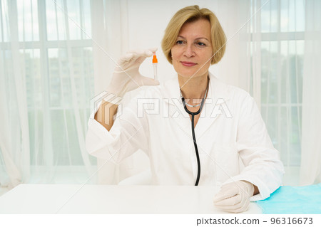 Doctor is checking the covid 19 with a tester 96316673