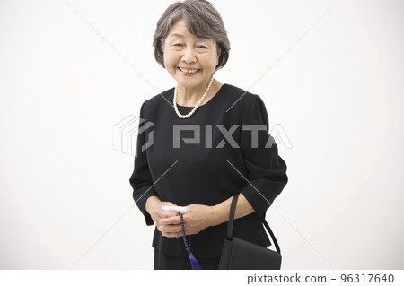 senior woman in mourning clothes 96317640