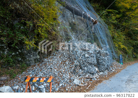 Traces of tragic landslides 96317822