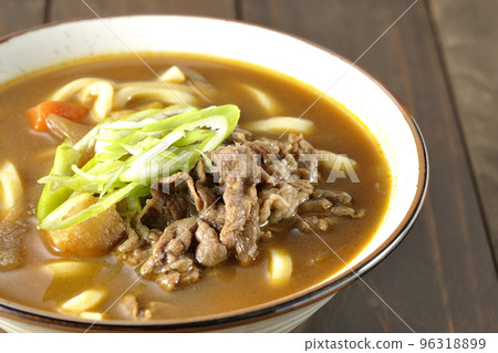 Curry udon with green onion and beef Curry udon with green onion and beef 96318899