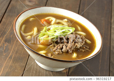 Curry udon with green onion and beef Curry udon with green onion and beef 96319217