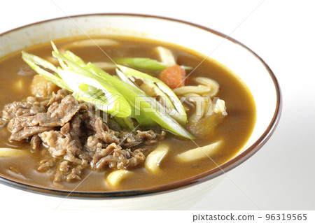 Curry udon noodles with green onions and beef shot against a white background 96319565