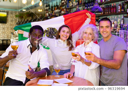 Mexican sports fans celebrate the victory 96319694