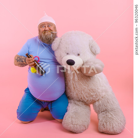 Fat happy man acts like a happy baby but drinks beer 96320046