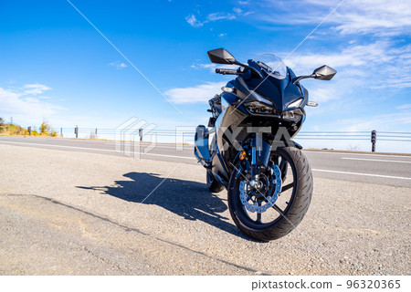 Autumn highland bike touring Shiga Kusatsu Kogen route late October e-1 96320365