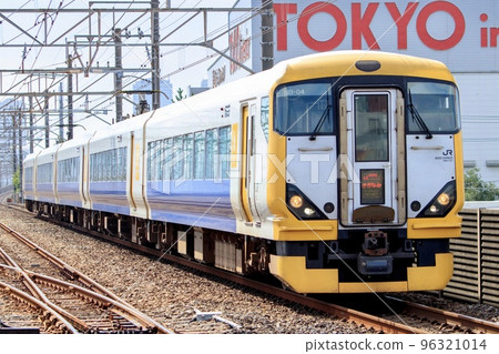 Boso Limited Express E257 series running on the Keiyo Line Boso Limited Express E257 series running on the Keiyo Line 96321014