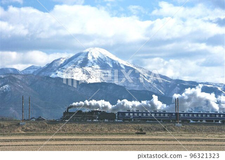 Steam locomotive SL Kita Biwako Go through winter in Hubei 96321323