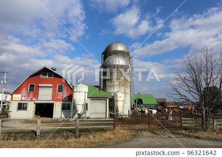 北海道十勝地區的農場風景 北海道十勝地區的農場風景 96321642
