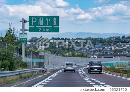 Passenger car driving on the Chuo Expressway, Gifu Prefecture Passenger car driving on the Chuo Expressway, Gifu Prefecture 96321730