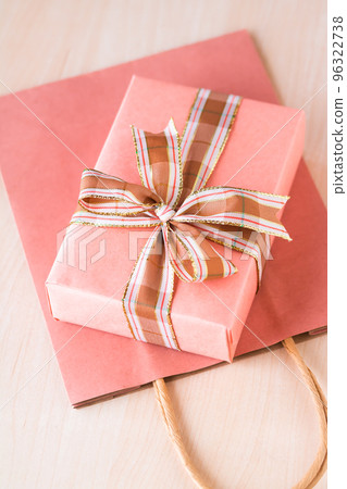 Gentle salmon pink gift wrapping 96322738