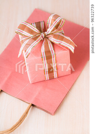 Gentle salmon pink gift wrapping 96322739