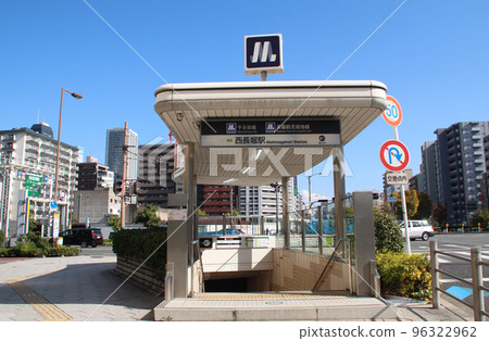Osaka Metro 西長堀站與勝座橋交叉口 Osaka Metro 西長堀站與勝座橋交叉口 96322962