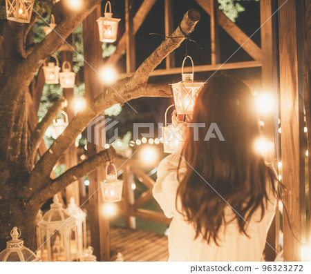 Women and Illuminations 96323272