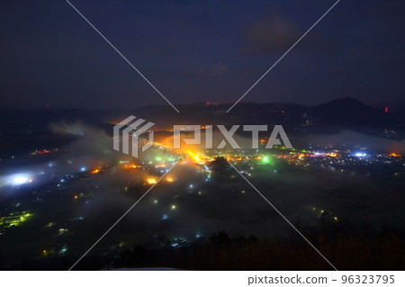 A sea of clouds from Mt. Mt. Harukabu (Kusu Town, Oita Prefecture) A sea of clouds from Mt. Mt. Harukabu (Kusu Town, Oita Prefecture) 96323795