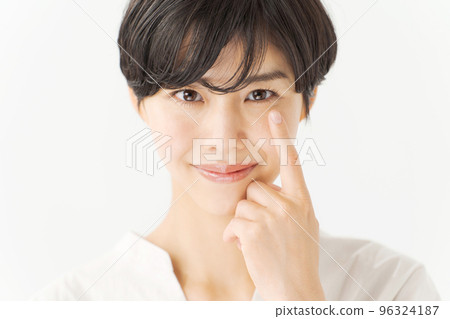 二十多歲的婦女的肖像 96324187
