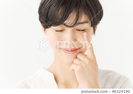 Portrait of women in their twenties 96324190