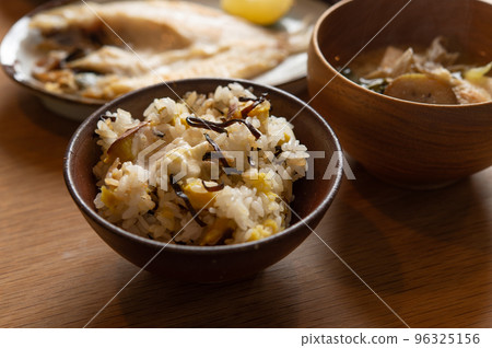 紅薯飯桌 96325156