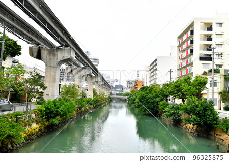 久茂地橋 / 久茂地川下游 / 從縣廳前望去（沖繩縣那霸市） [2022.11] 96325875