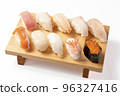 壽司白色背景 96327416