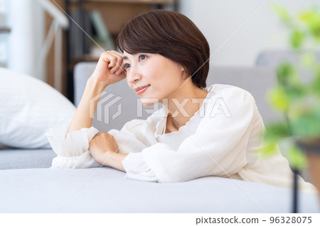 Woman lifestyle living Woman lifestyle living 96328075