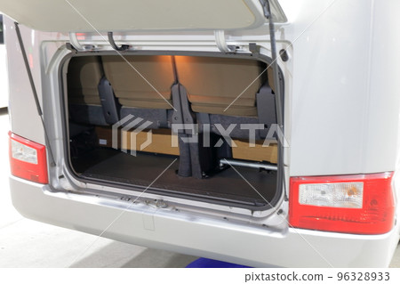 Microbus rear trunk image 96328933