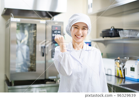 Young female cook (guts pose) 96329639