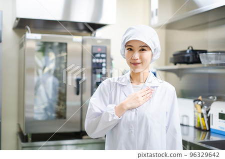 Young female cook (relief) 96329642