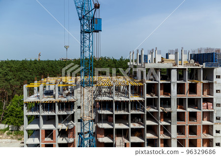 Construction of monolithic multi-storey buildings Construction of monolithic multi-storey buildings 96329686