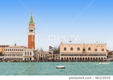 威尼斯總督宮和聖馬可廣場鐘樓 96329979