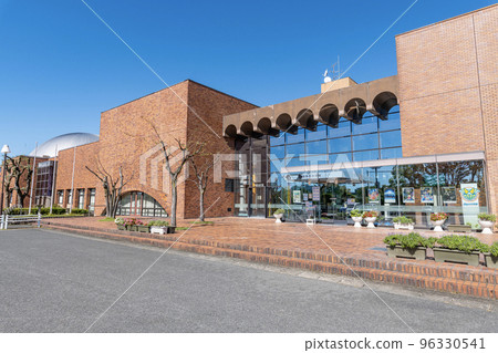 岐阜縣岐阜市晴朗天氣中的岐阜市科學館 96330541