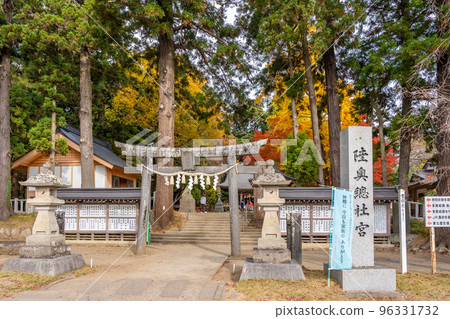 陸奧總社鳥居門下輪石燈籠 96331732