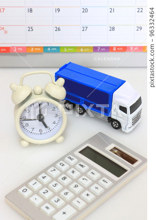 Logistics image (punctuality, transportation costs, vertical composition) Logistics image (punctuality, transportation costs, vertical composition) 96332464