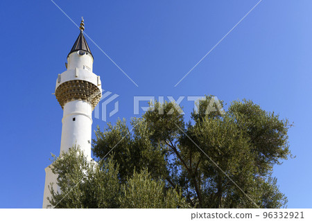 Architecture of an Islamic mosque in Turkey against the backdrop of a sunny sky background. Minaret of a Muslim mosque with a blue dome 96332921