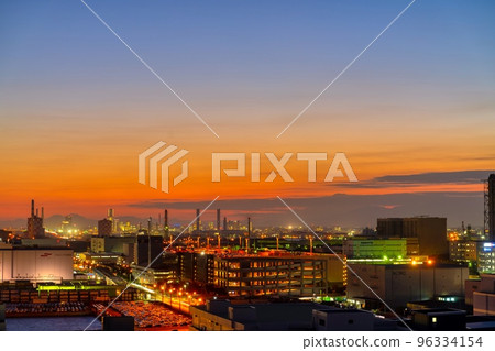 Night view of the Keihin industrial area 96334154