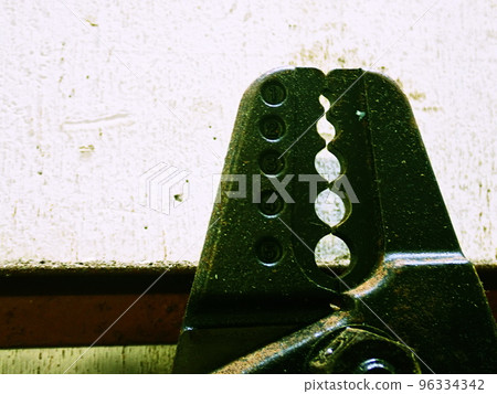 Crimping tools necessary for factory management Crimping tools necessary for factory management 96334342