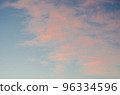 在日落染成的雲彩 96334596