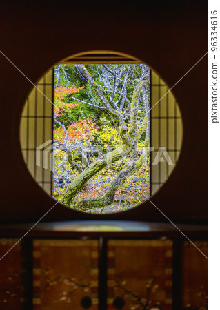 Autumn Temple Sennyu-ji Betsuin Unryu-in Enlightenment Window Kyoto City, Kyoto Prefecture 96334616