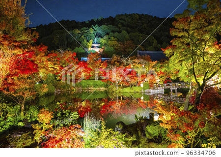 Autumn foliage at Zenrinji Temple (Eikando) Tahoto pagoda illuminated Sakyo Ward, Kyoto 96334706