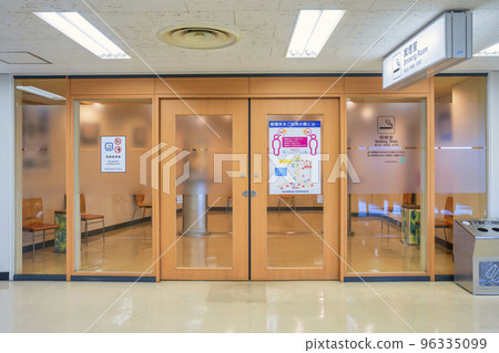 Airport scenery, departure lobby, smoking area, Osaka (Itami) Airport Airport scenery, departure lobby, smoking area, Osaka (Itami) Airport 96335099