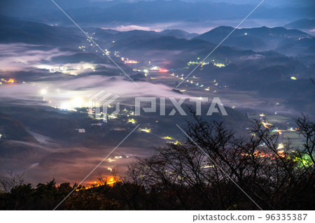 "Saitama Prefecture" Chichibu's night view, foggy cityscape "Saitama Prefecture" Chichibu's night view, foggy cityscape 96335387
